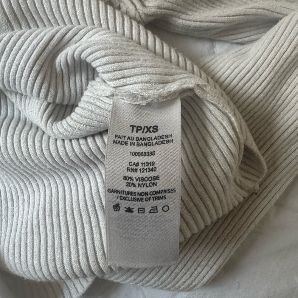 Ribbed White Long Sleeve Crop Top - Picture 5 of 5
